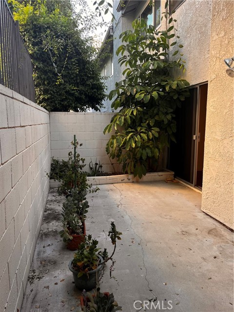 18319 Collins Street, Tarzana CA: https://media.crmls.org/medias/f87e3a18-c1cf-4d4b-b706-2acb6cd24dae.jpg