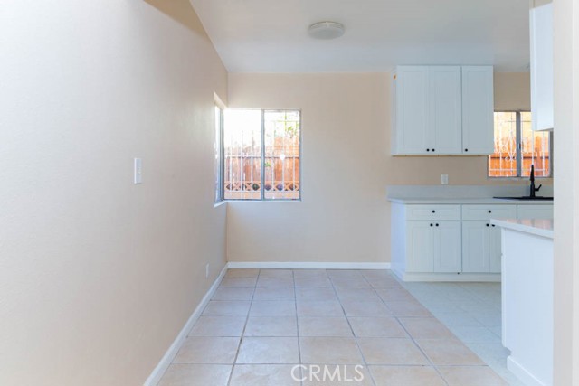 Detail Gallery Image 4 of 7 For 3711 W 110th #2,  Inglewood,  CA 90303 - 2 Beds | 1 Baths
