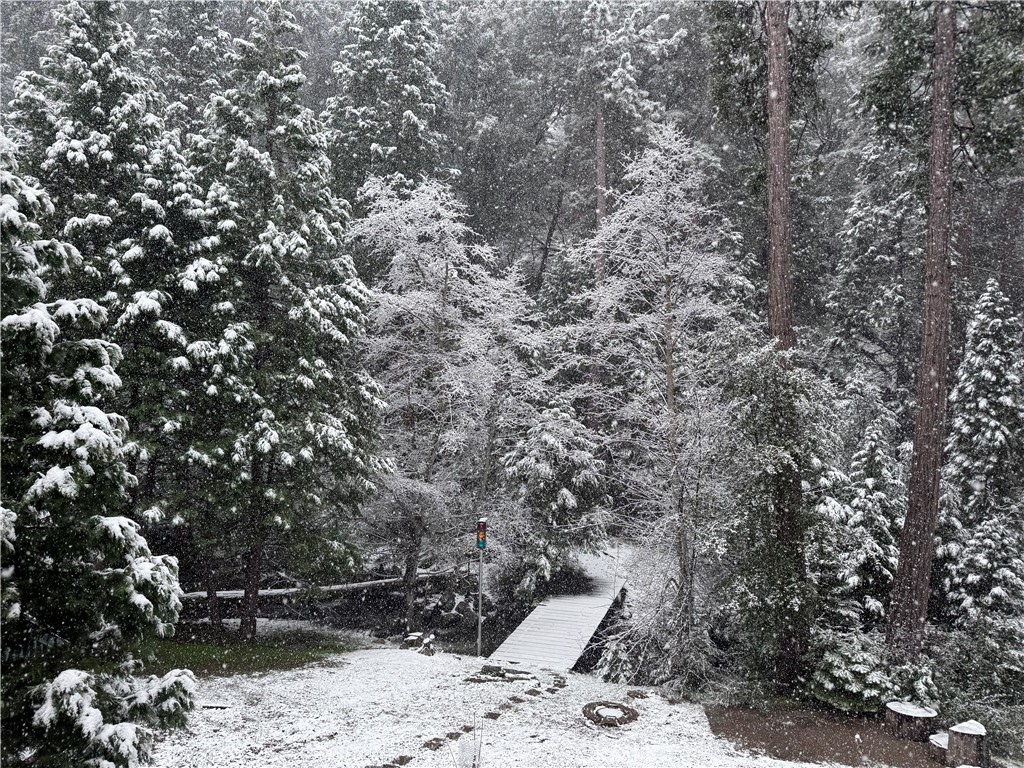 https://media.crmls.org/medias/f87eb59e-3911-445d-990d-487e39e502bf.jpg?preset=X-Large