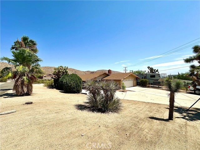 Detail Gallery Image 5 of 34 For 7417 La Vina Trl, Yucca Valley,  CA 92284 - 3 Beds | 2 Baths