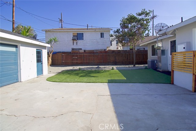235 E Eldridge, Long Beach CA: https://media.crmls.org/medias/f87eeb6e-aa35-4e3a-a5d5-3288efae23ac.jpg