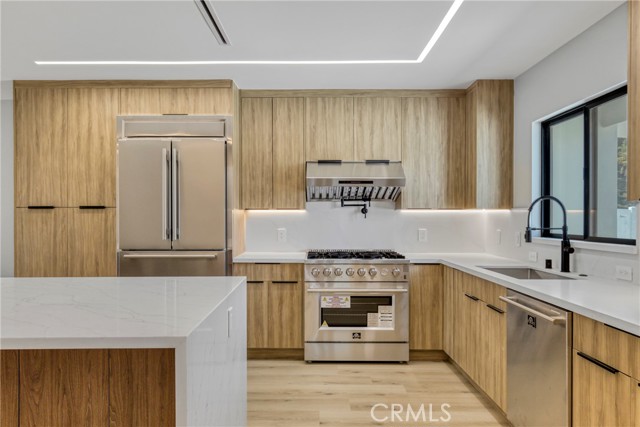 20522 Sherman Way, Winnetka CA: https://media.crmls.org/medias/f87f3261-ed78-4df3-b617-ea81c9d3bca9.jpg