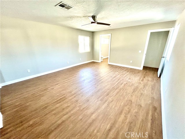 6698 Mesquite Drive, 29 Palms CA: https://media.crmls.org/medias/f87f5810-12ca-4779-9b1e-aca2f300d89a.jpg