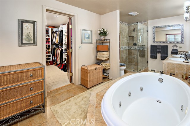 Master bathrooms with great walking closet