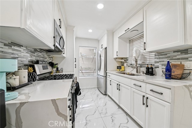 Detail Gallery Image 10 of 32 For 1430 Cabrillo Park #B,  Santa Ana,  CA 92701 - 2 Beds | 2 Baths