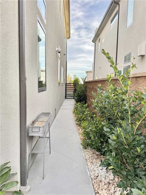 20401 W Aberdeen Lane, Porter Ranch CA: https://media.crmls.org/medias/f881798c-c079-41f2-ac9a-5d9ebac64647.jpg