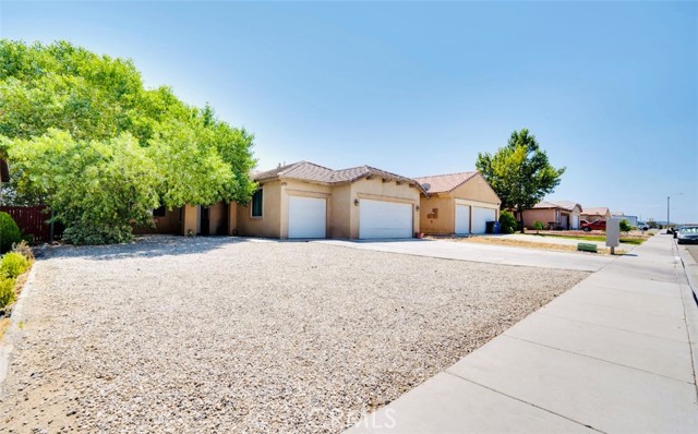 Detail Gallery Image 2 of 29 For 14393 Jeremiah St, Adelanto,  CA 92301 - 4 Beds | 3 Baths