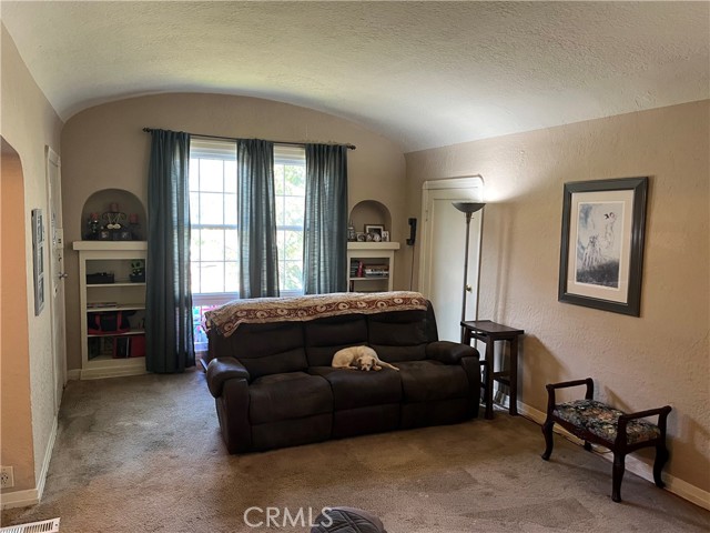 332 E South Street, Long Beach CA: https://media.crmls.org/medias/f881df11-6007-40b9-aceb-2bf5dc40d49d.jpg