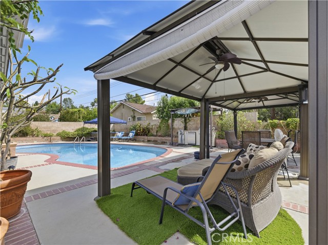 Detail Gallery Image 11 of 12 For 11614 Ostrom, Granada Hills,  CA 91344 - 4 Beds | 2 Baths