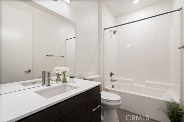 Detail Gallery Image 11 of 33 For 2700 E Chaucer #14,  Los Angeles,  CA 90065 - 4 Beds | 4 Baths