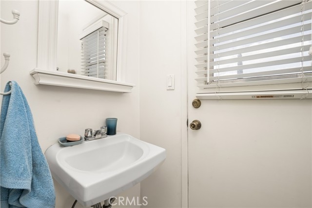 Detail Gallery Image 41 of 75 For 6040 Pat Ave, Woodland Hills,  CA 91367 - 5 Beds | 4/2 Baths
