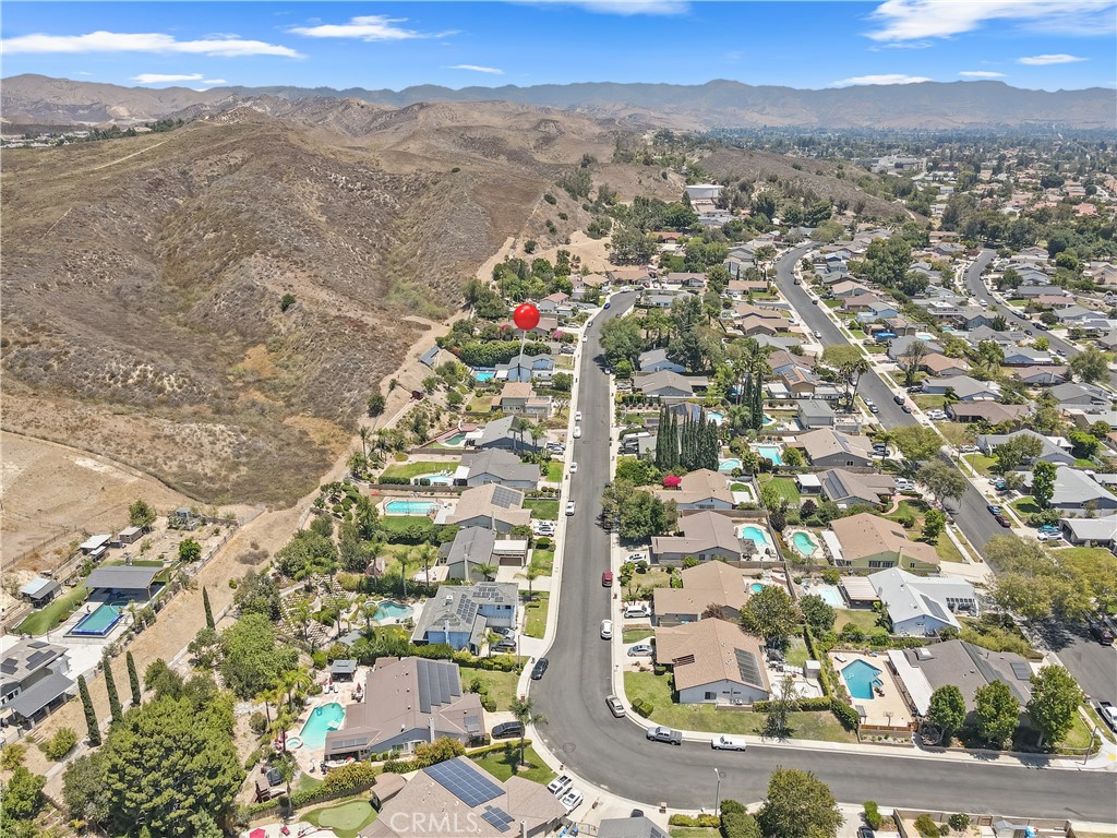 https://media.crmls.org/medias/f8834aab-216f-4661-940e-55a6fe703db2.jpg?preset=X-Large