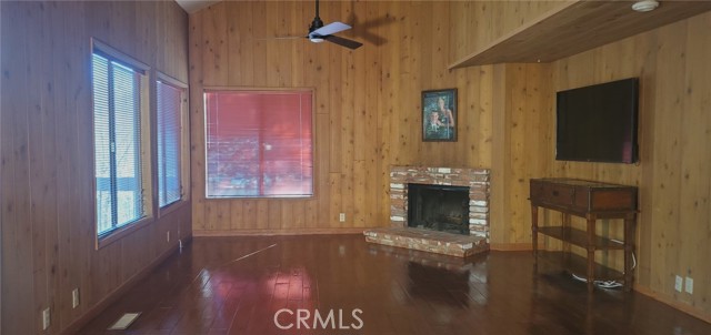 Detail Gallery Image 4 of 43 For 27821 Peninsula Dr. #330, Lake Arrowhead,  CA 92352 - 4 Beds | 2 Baths