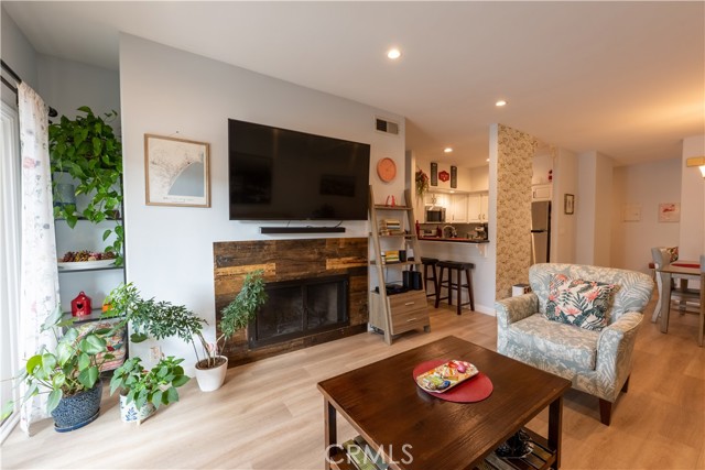 Detail Gallery Image 4 of 17 For 5500 Torrance Blvd #A211,  Torrance,  CA 90503 - 3 Beds | 2 Baths