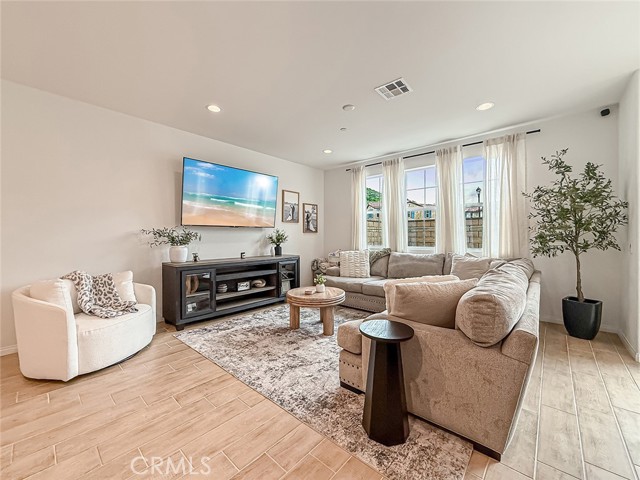 Detail Gallery Image 11 of 73 For 246 San Miguel Island Dr, Camarillo,  CA 93012 - 4 Beds | 2/1 Baths