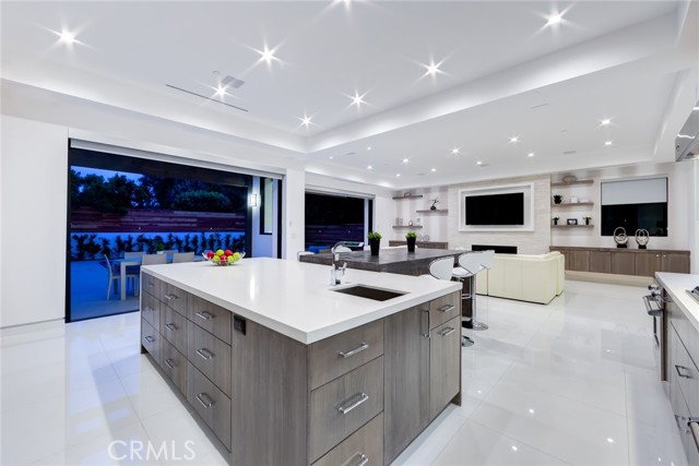 12732 Hortense Street, Studio City CA: https://media.crmls.org/medias/f88525d8-46af-4815-83e9-12513399dd3a.jpg