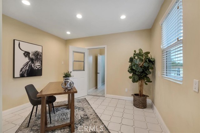 Detail Gallery Image 5 of 11 For 2913 Brighton Ave, Los Angeles,  CA 90018 - 4 Beds | 2/1 Baths