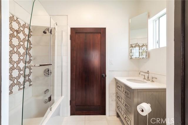 Detail Gallery Image 20 of 39 For 1949 N Catalina Street, –,  CA 90027 - 6 Beds | 5 Baths