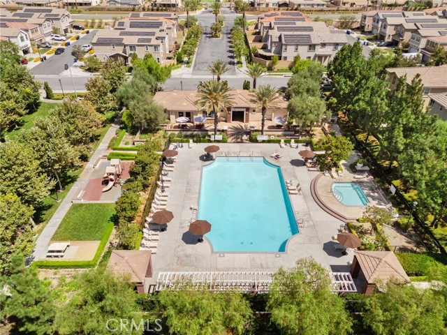 16076 Pesaro Lane, Fontana CA: https://media.crmls.org/medias/f885d6dd-752c-421d-a5f0-e00b658a9502.jpg