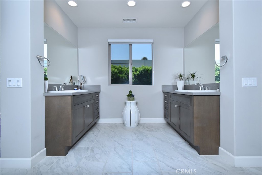 14608 Mccormick StreetSherman Oaks img 2