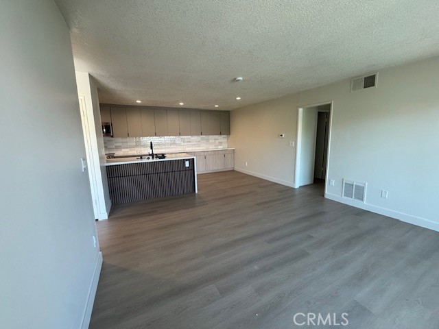 Detail Gallery Image 3 of 14 For 2501 W Sunflower #F12,  Santa Ana,  CA 92704 - 2 Beds | 2 Baths