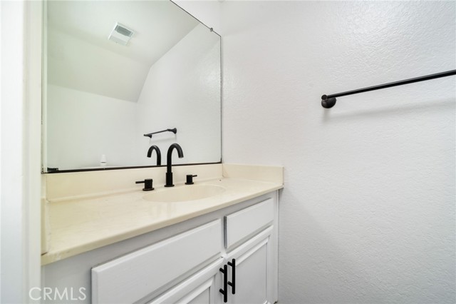 Detail Gallery Image 5 of 30 For 115 E Rosewood Ct, Ontario,  CA 91764 - 2 Beds | 2/2 Baths
