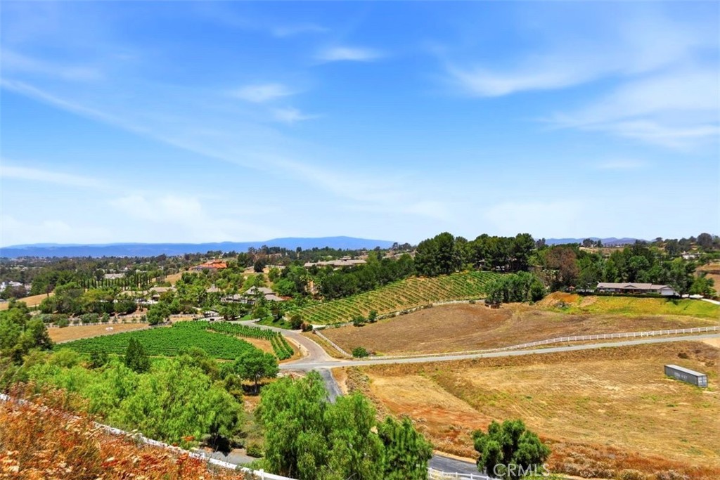 https://media.crmls.org/medias/f88725ba-35ea-4536-aa0d-d9fcafbf2e4b.jpg?preset=X-Large