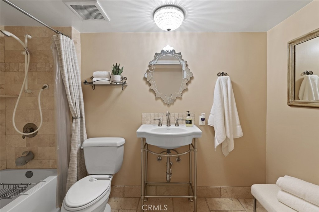 https://media.crmls.org/medias/f8873d74-645a-4bcc-a52e-40b9cb670c57.jpg?preset=X-Large