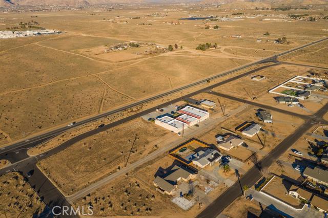 706 Outer Hwy 18 S, Apple Valley CA: https://media.crmls.org/medias/f887772d-c51d-4cb8-8269-4488549f990b.jpg