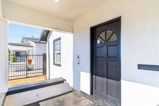 Detail Gallery Image 9 of 69 For 6616 Denver Ave, Los Angeles,  CA 90044 - 6 Beds | 5/1 Baths