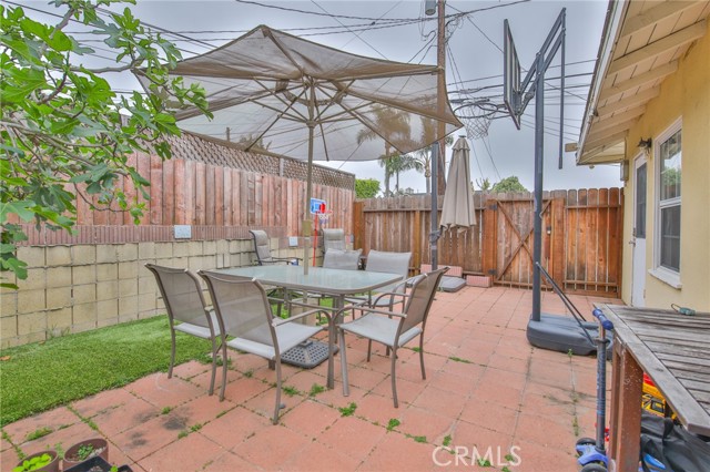 717 Ultimo Avenue, Long Beach CA: https://media.crmls.org/medias/f887eead-4b32-46a6-b953-c1b5a9b21f35.jpg
