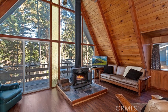 Detail Gallery Image 3 of 34 For 31470 Cedarwood Dr, Running Springs,  CA 92382 - 2 Beds | 1 Baths