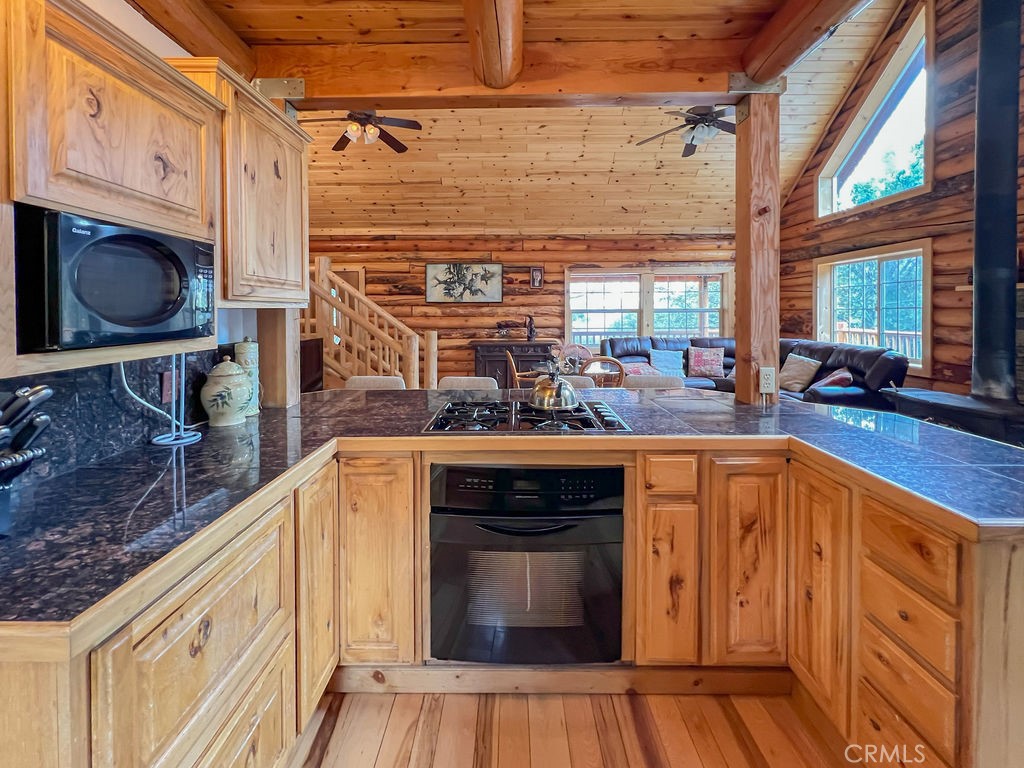 https://media.crmls.org/medias/f888a9c8-0522-4f38-8972-6c1907dd5be5.jpg?preset=X-Large