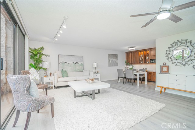 24055 Paseo Del Lago, Laguna Woods CA: https://media.crmls.org/medias/f888fb36-7037-4467-91fe-2aa7e298159a.jpg