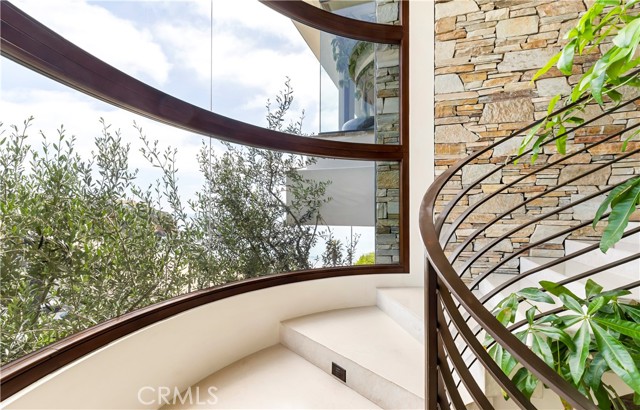 86 Emerald Bay, Laguna Beach CA: https://media.crmls.org/medias/f88946b1-8419-469c-b265-abb09d623498.jpg