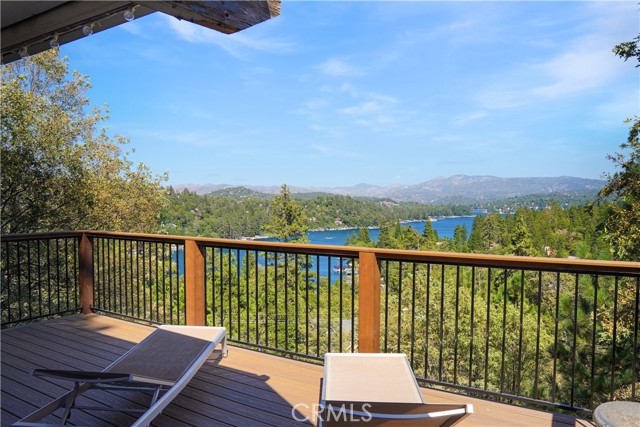 Detail Gallery Image 2 of 63 For 27502 North Bay Rd, Lake Arrowhead,  CA 92352 - 4 Beds | 2/1 Baths