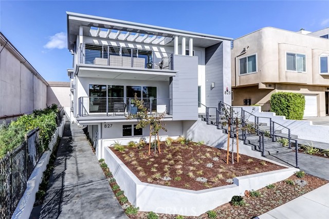 825 15th Street, Hermosa Beach, California 90254, 4 Bedrooms Bedrooms, ,3 BathroomsBathrooms,Residential,Sold,15th,SB23000390