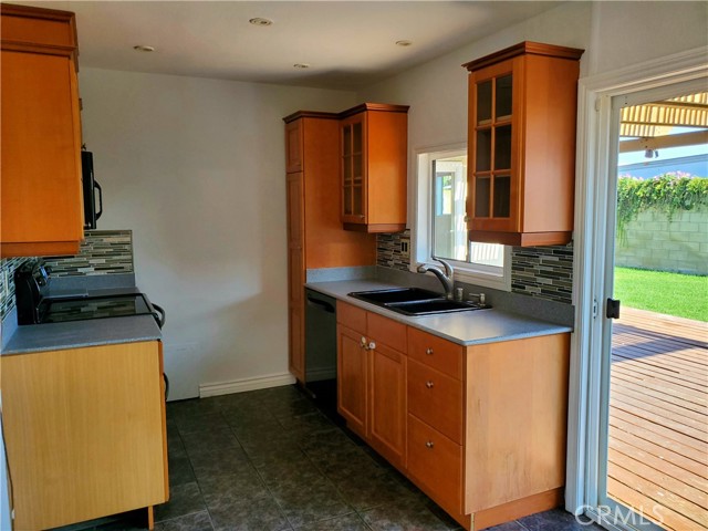 Detail Gallery Image 6 of 13 For 1408 238th St, Harbor City,  CA 90710 - 3 Beds | 2 Baths