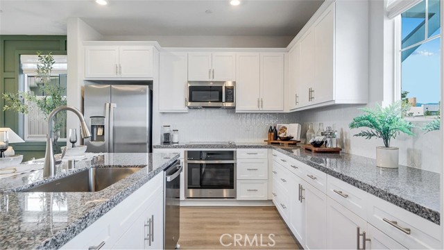 Detail Gallery Image 2 of 23 For 1710 Eagle Rd, Rialto,  CA 92376 - 4 Beds | 3 Baths