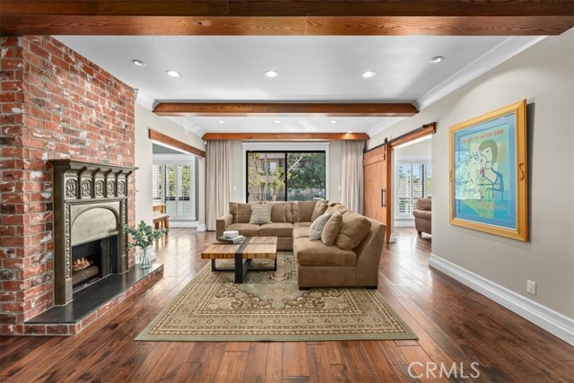 Detail Gallery Image 2 of 52 For 1167 Roxbury Dr #103,  Los Angeles,  CA 90035 - 2 Beds | 4/1 Baths