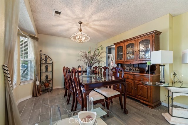 Detail Gallery Image 4 of 12 For 25414 Kalmia Ave, Moreno Valley,  CA 92557 - 3 Beds | 2 Baths