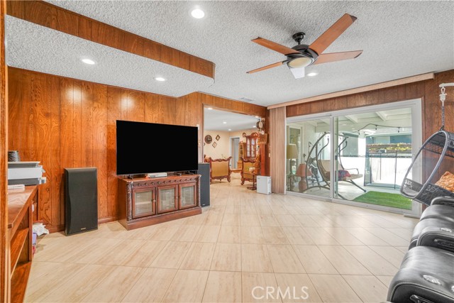 Detail Gallery Image 16 of 44 For 24206 Saint Edens Circle, West Hills,  CA 91307 - 3 Beds | 2 Baths