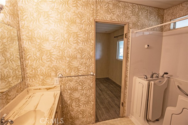 Guest bathroom with safe-step jetted tub