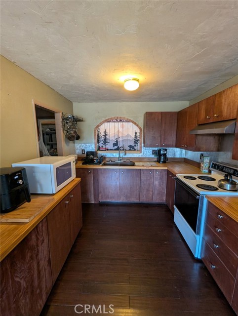 Detail Gallery Image 7 of 13 For 5650 Meadow Ln, Mariposa,  CA 95338 - 2 Beds | 1 Baths