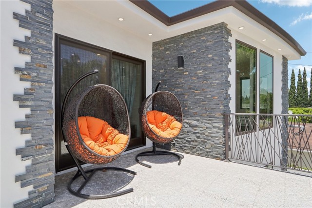 10418 Rubio Avenue, Granada Hills CA: https://media.crmls.org/medias/f88ded3c-755a-4fb6-88e4-d989e8ffdbfe.jpg
