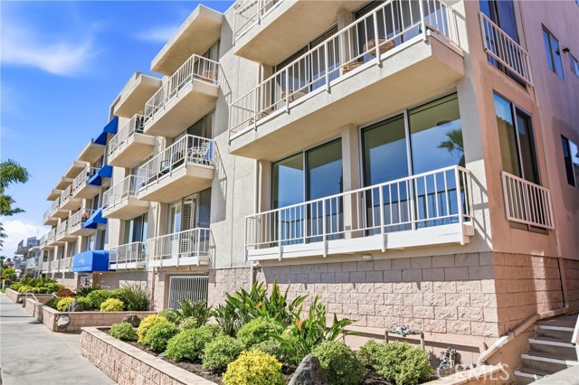 Detail Gallery Image 2 of 70 For 383 Bay Shore #203,  Long Beach,  CA 90803 - 2 Beds | 2 Baths