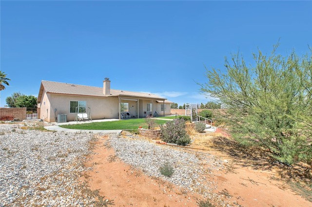 15095 Douglas Street, Apple Valley CA: https://media.crmls.org/medias/f88ff670-143e-4c9b-afb3-307e72ba1564.jpg