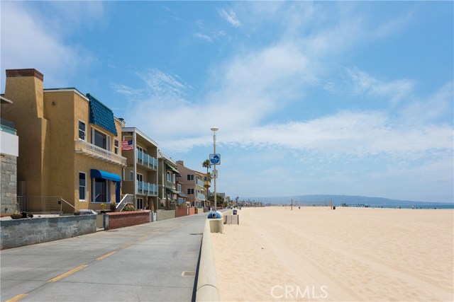 2654 The Strand, Hermosa Beach, California 90254, 3 Bedrooms Bedrooms, ,4 BathroomsBathrooms,Residential,Sold,The Strand,OC17238177