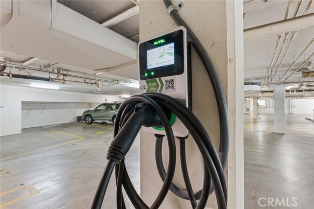 Detail Gallery Image 31 of 37 For 10820 Holman Ave #204,  Los Angeles,  CA 90024 - 2 Beds | 2 Baths