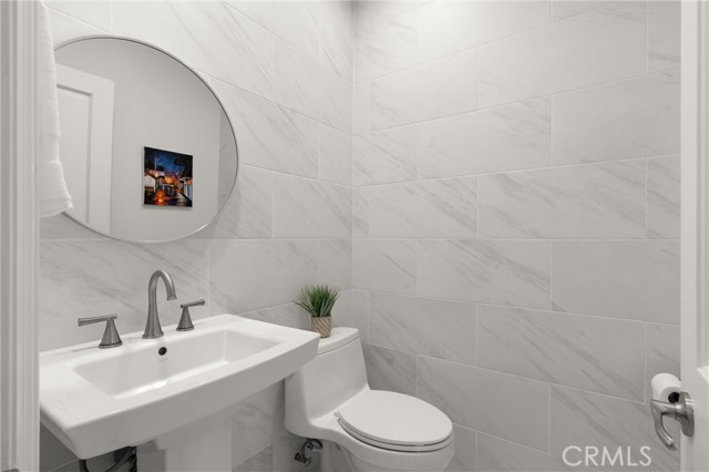 302 Carnation Avenue, Corona del Mar CA: https://media.crmls.org/medias/f8916d42-af44-4382-b858-db918cae37e4.jpg